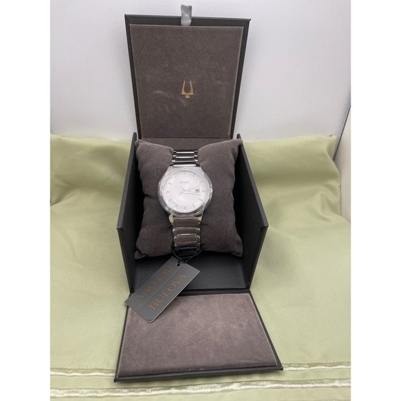 Bulova Mens Silver Tone Stainless Steel Classic Quartz Men's Watch - Picture 5 of 12